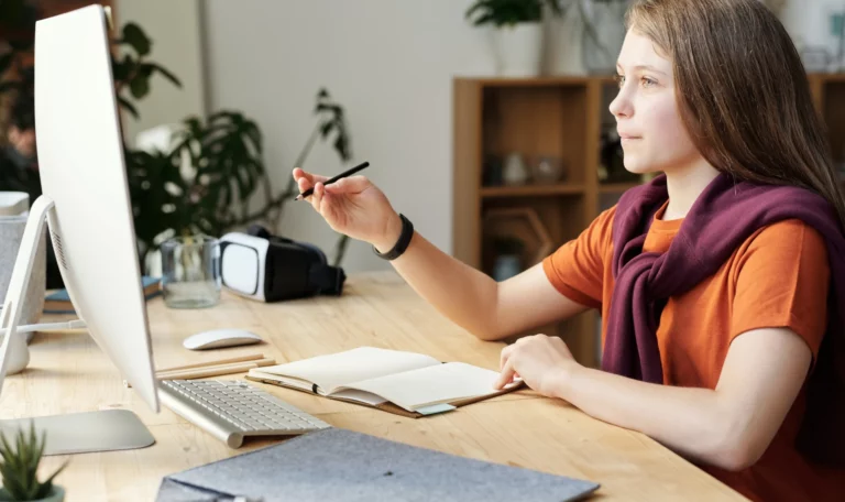 Patrycja Popiołek NieObcy Polski polish classes individual lessons online girl computer learning